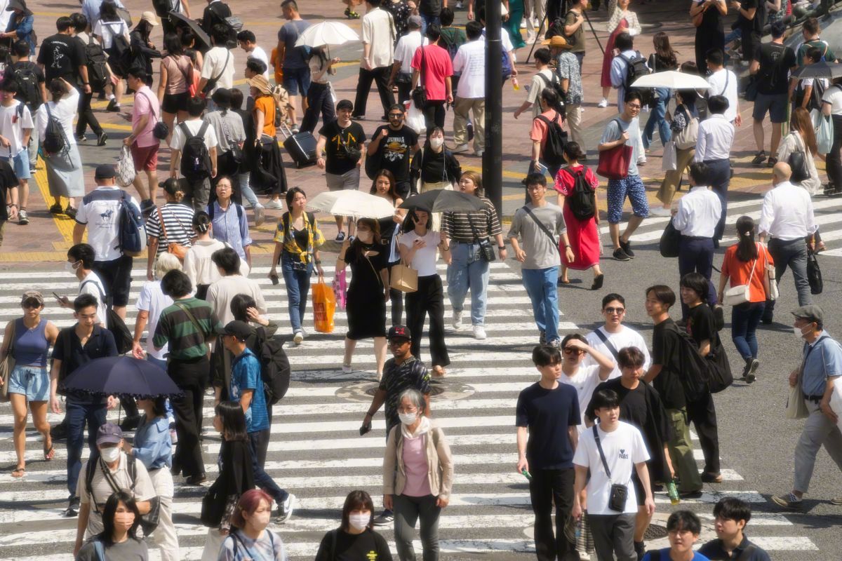 #日本经济评估五年来首现恶化#【日本经济评估五年来首现“恶化”】据共同社7月7日