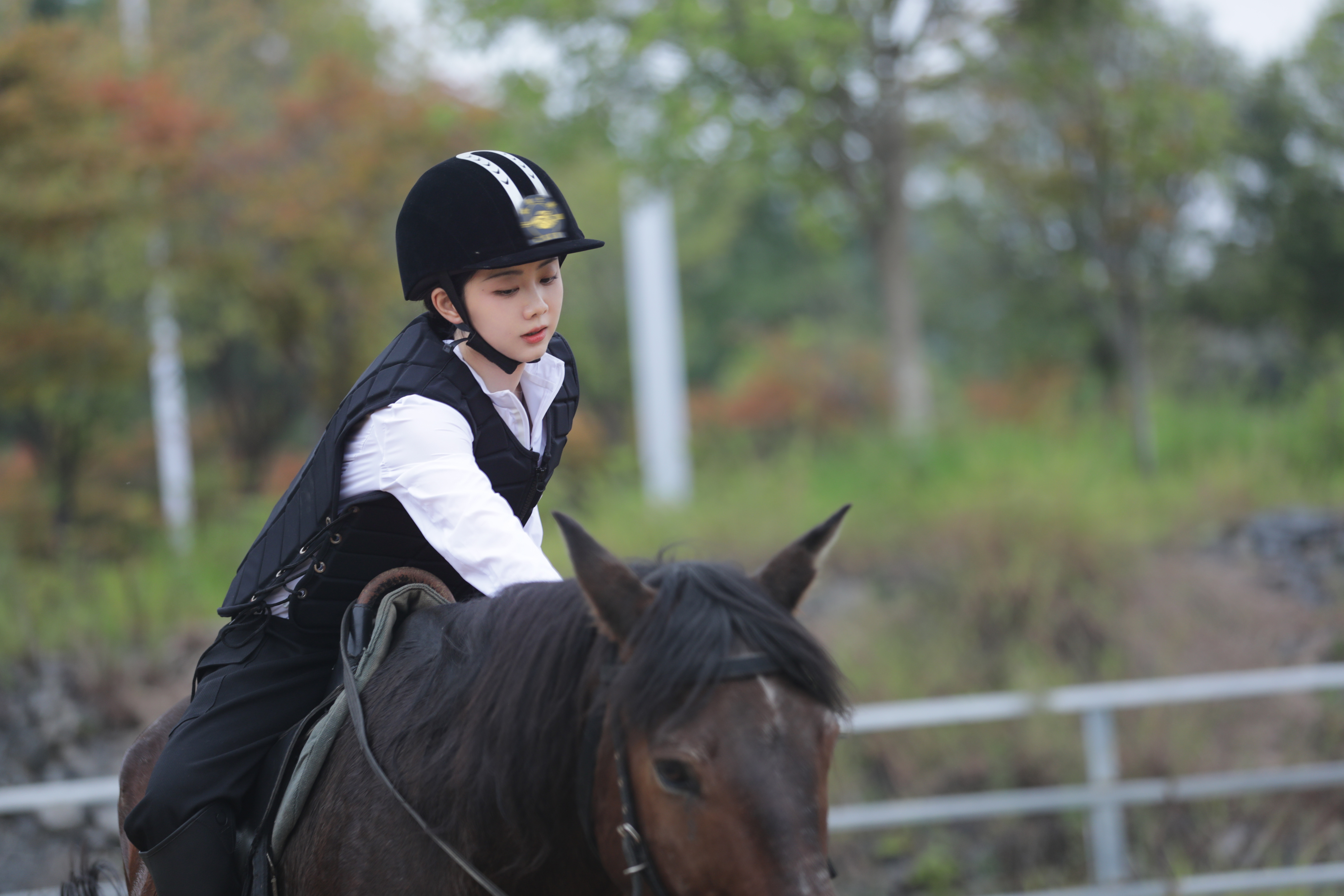 #谭松韵[超话]# 🐎#两小姐‘s Postcard# 不定期更新的明信片之骑