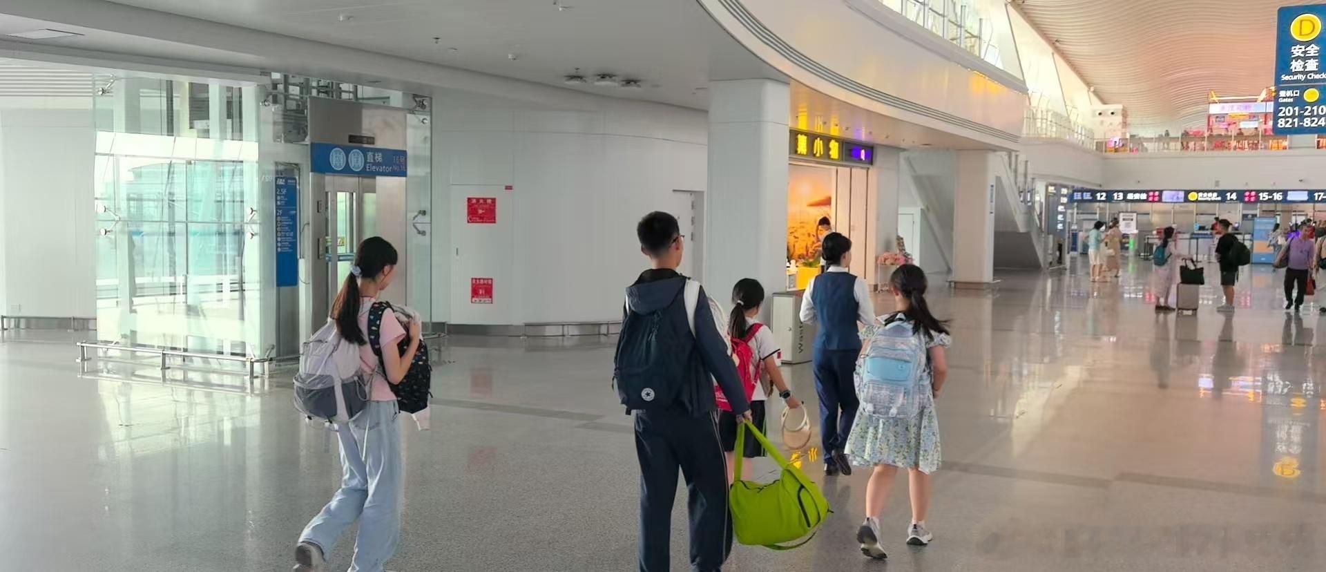 明天开始，家里有五个孩子 我要开始展示儿童小饭桌