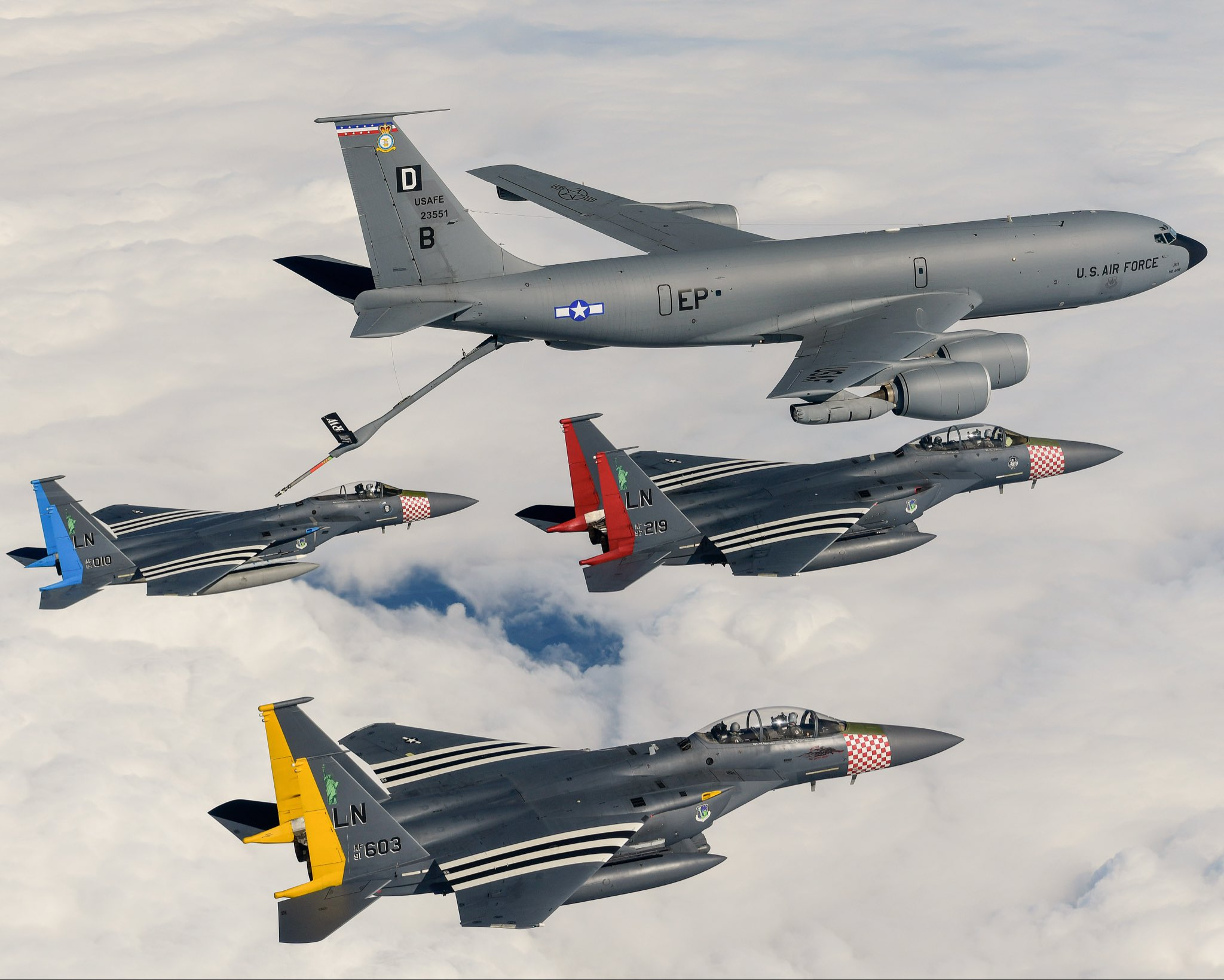 48th Wing旗下特别涂装F-15在波兰凯尔采附近执行联合任务 ​​​