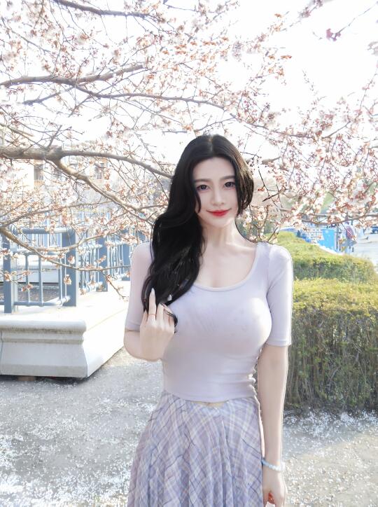 人随春好🌸