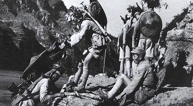 1936年红军团长牺牲后被士兵掩埋，一位路过的老妇人竟割下他身上的腐肉，这是为什