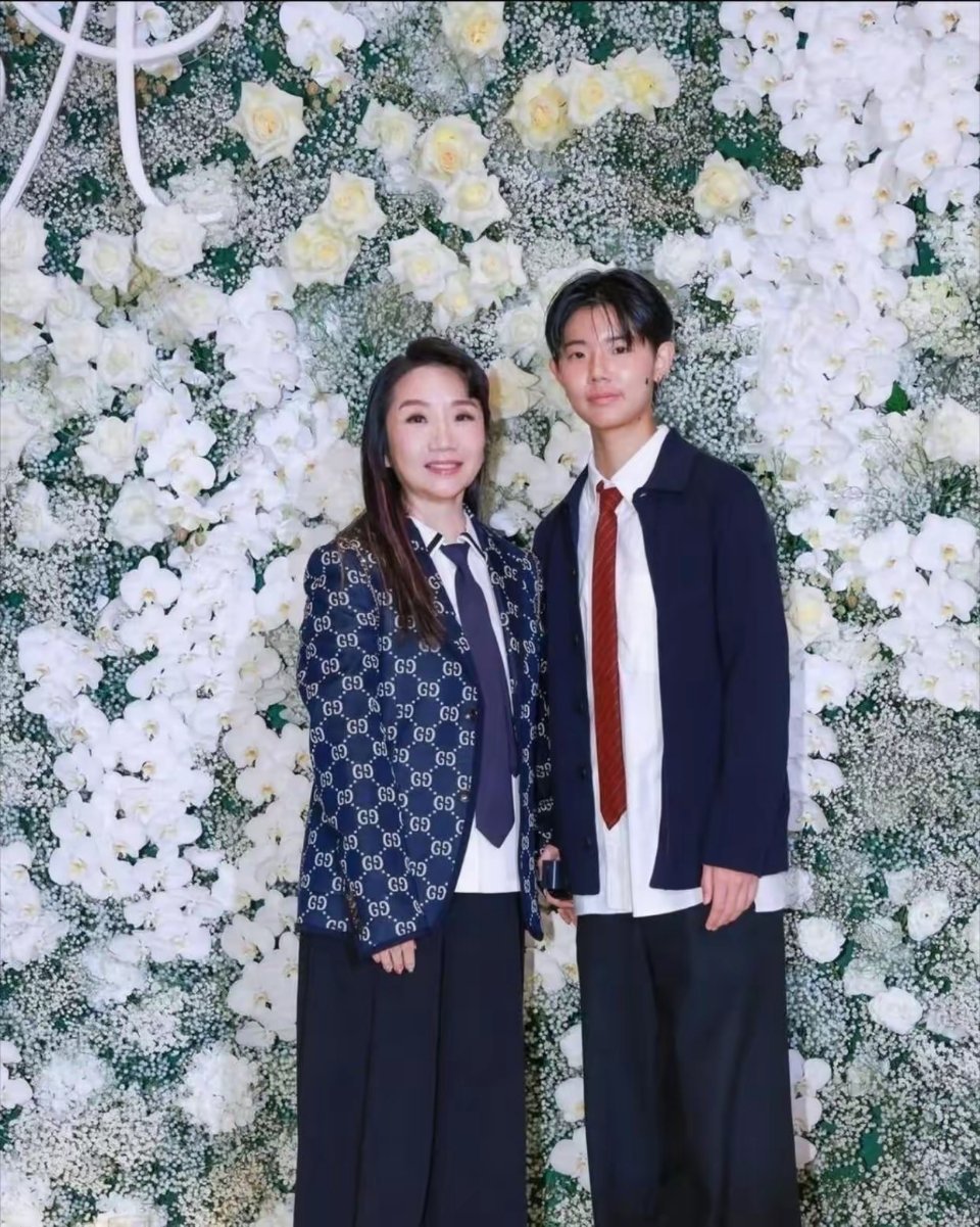陶晶莹旁边的孩子居然是她女儿豆豆？完全看不出来啊 