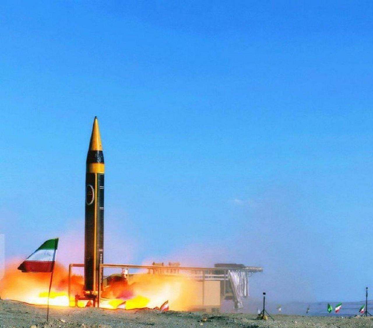 伊朗血旗一升，导弹雨席卷美以基地，特朗普彻底翻车，台专家点破关键：中国赢麻了。