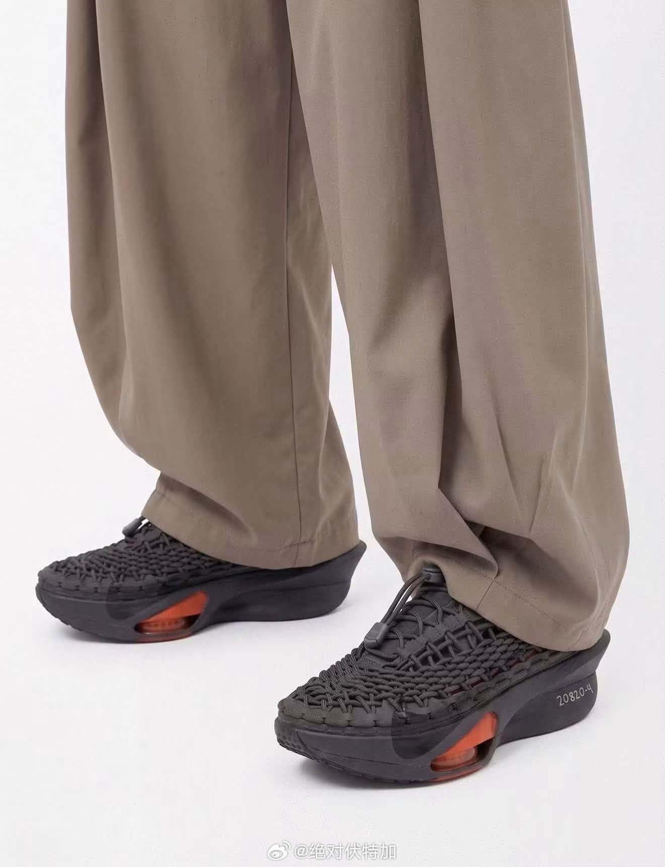 非常有趣，昨天还说 Nike Radical AirFlow 充当了时尚元素的面