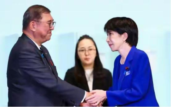 石破茂看清了日本的“病根”，在公开发言中，直言不讳道出了日本的三大病根。
 
先