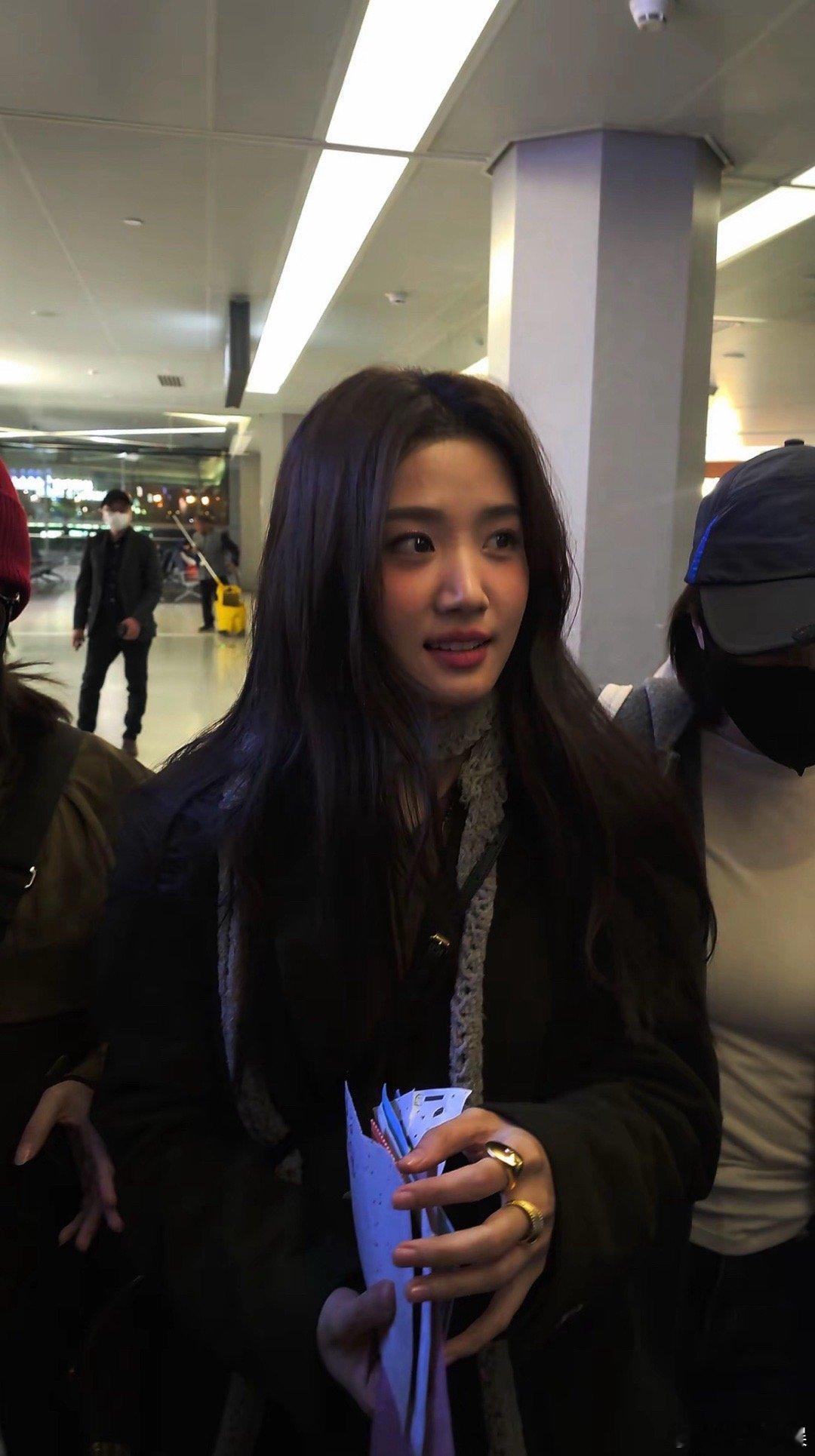 卢昱晓真的给人一种很安静的感觉，一看性格就好 