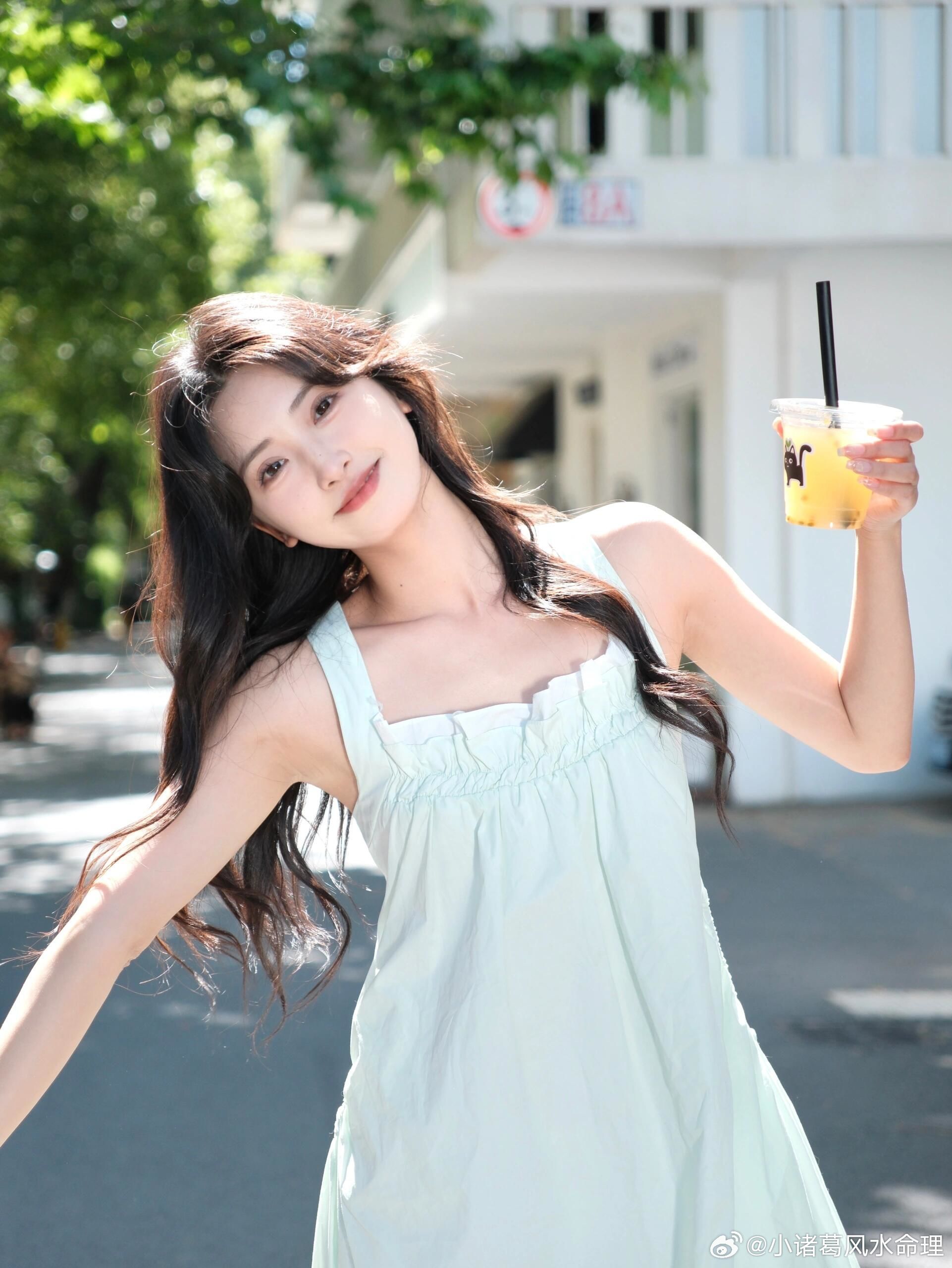 零售75年属兔人还可以选择开一家零售店，例如便利店或者是水果摊，门槛低，能够通过