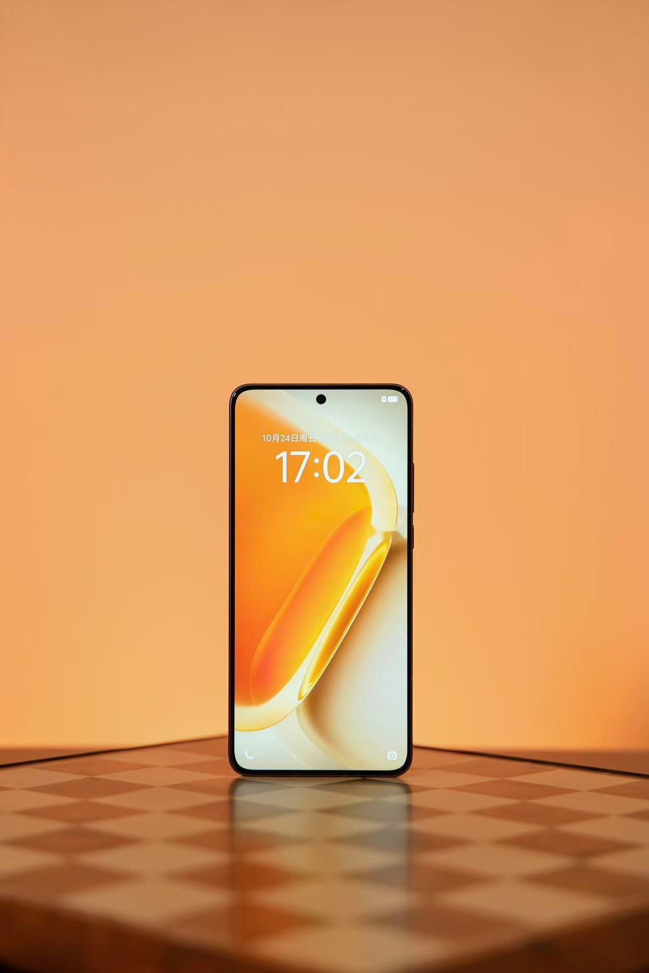 接下来要发布的iQOO Neo11大家可以看看，可以说是史上最强Neo，这次配置