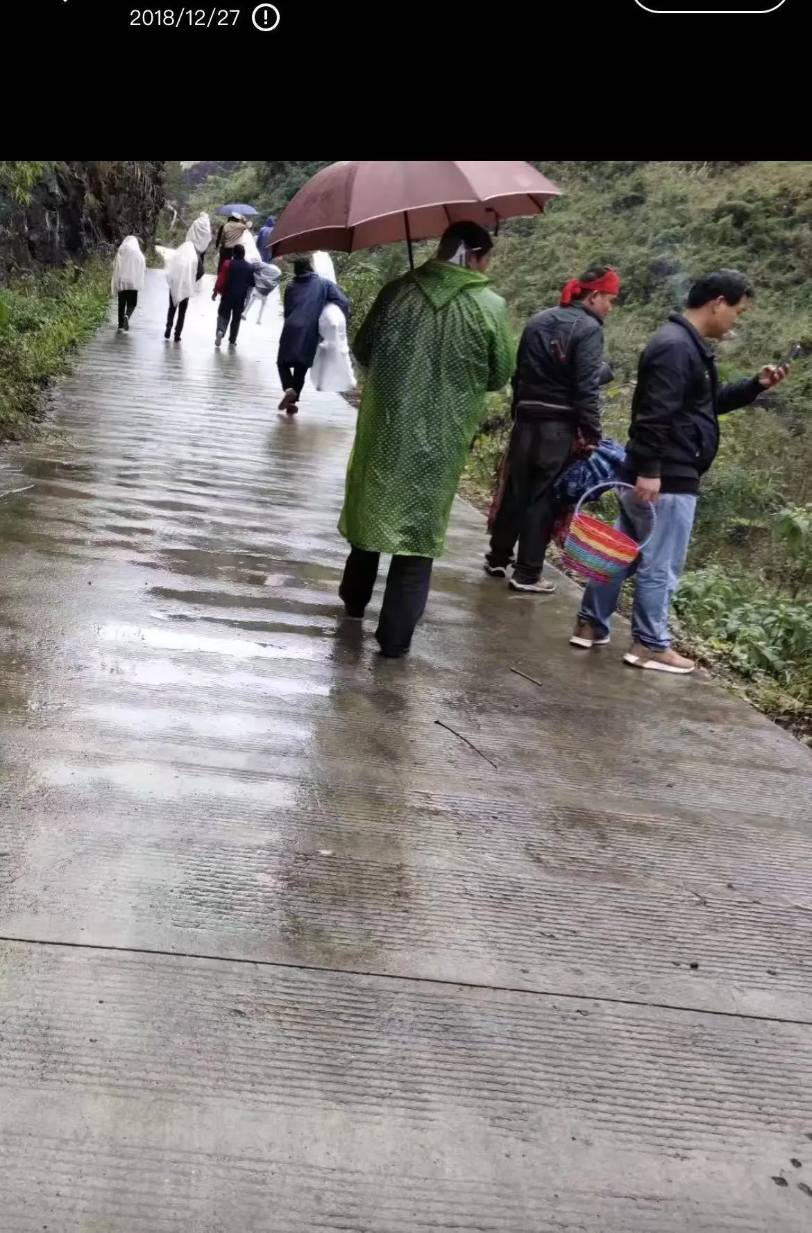 爸；对不起啊！以前过年过节我都回家，回家又总是有人来我们家提亲，甚至我...