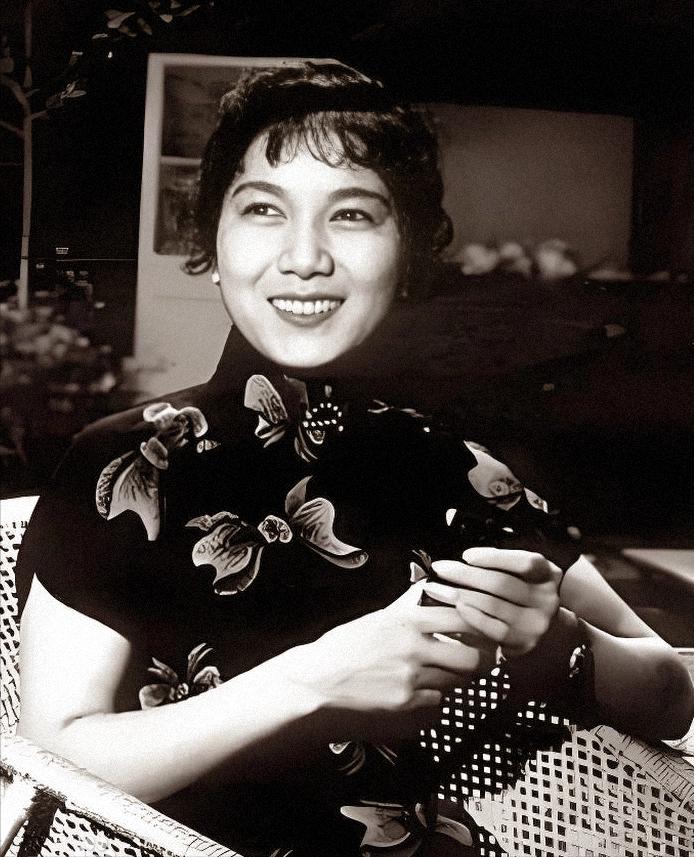 1952年，北京。90岁的齐白石，突然盯上了一个25岁的年轻姑娘，这姑娘不是普通