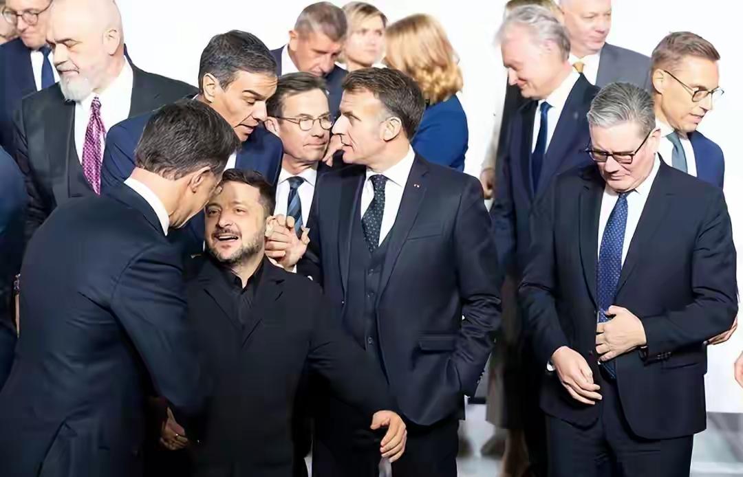 普京闪电亮剑，榛树导弹直刺咽喉，欧乌三方同遭敲打！此非简单报复，乃地缘政治精准算