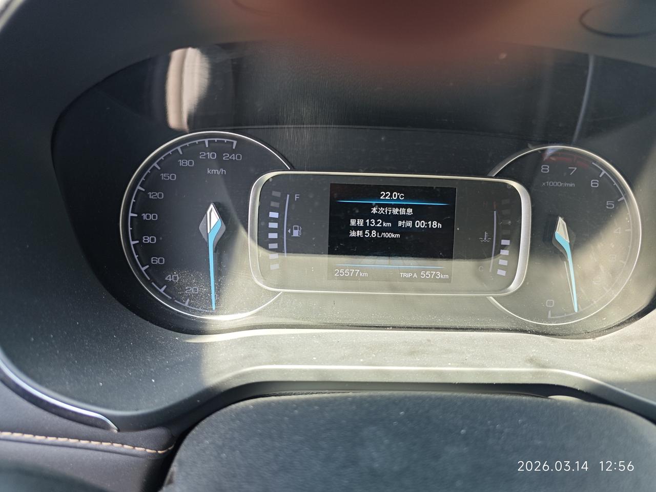 有个哥们娶了一个说英语的老婆（美国）。

他儿子上幼儿园大班了还不会点数，他在家