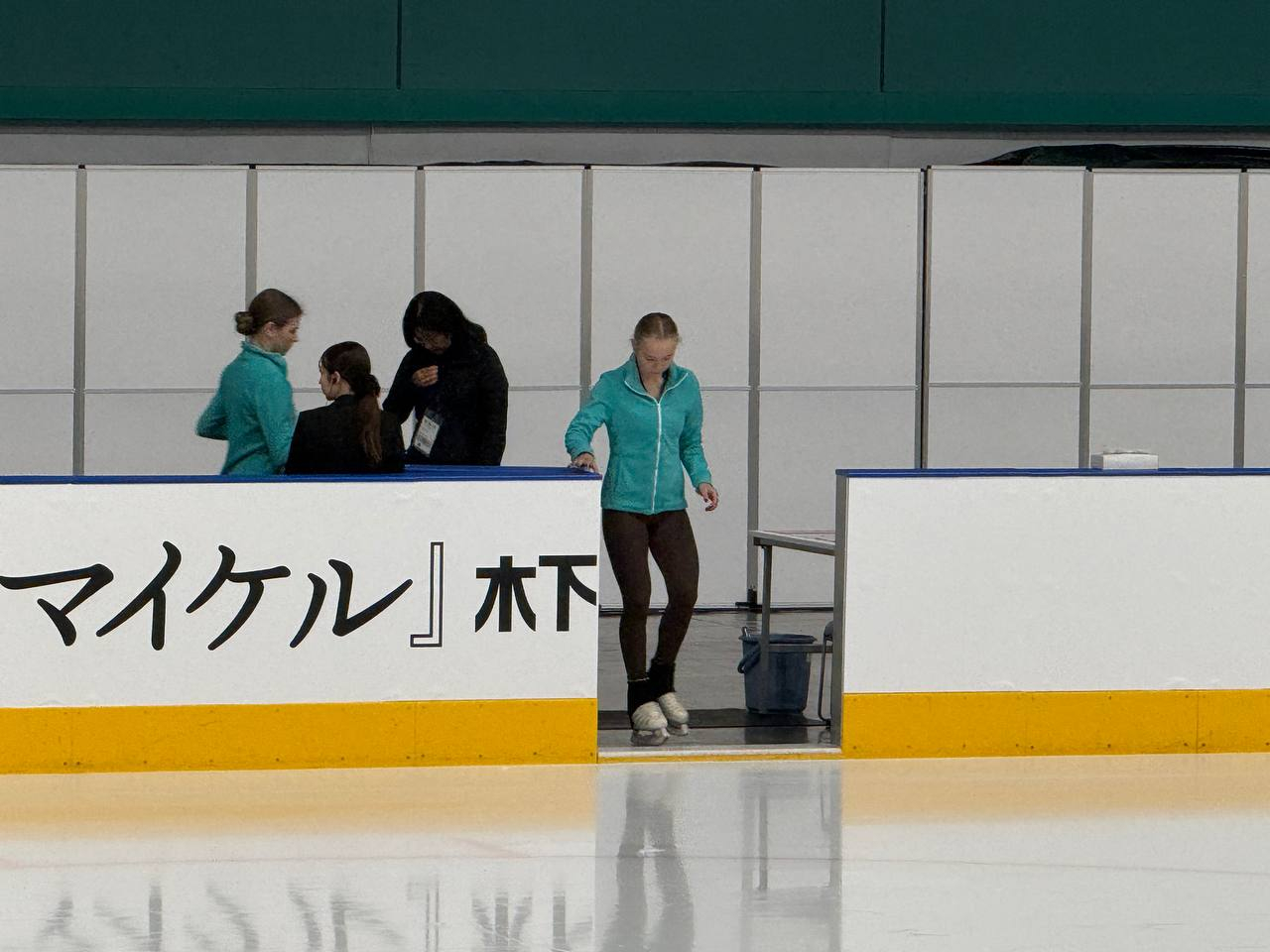 女单前方速报和场边队友（Lesik，Sport24，sailor_lutz）芙蓉