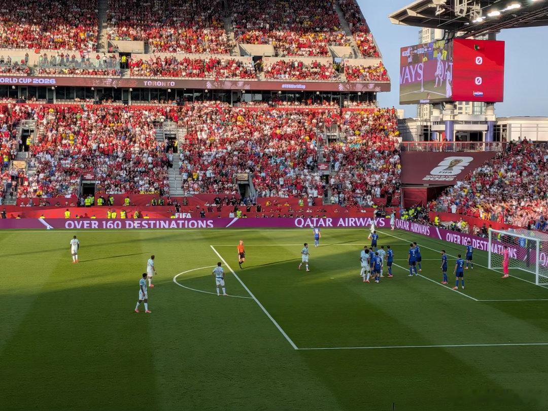 2000多加元的门票，在这样的位置。整座场馆座无虚席。(Portugal vs 