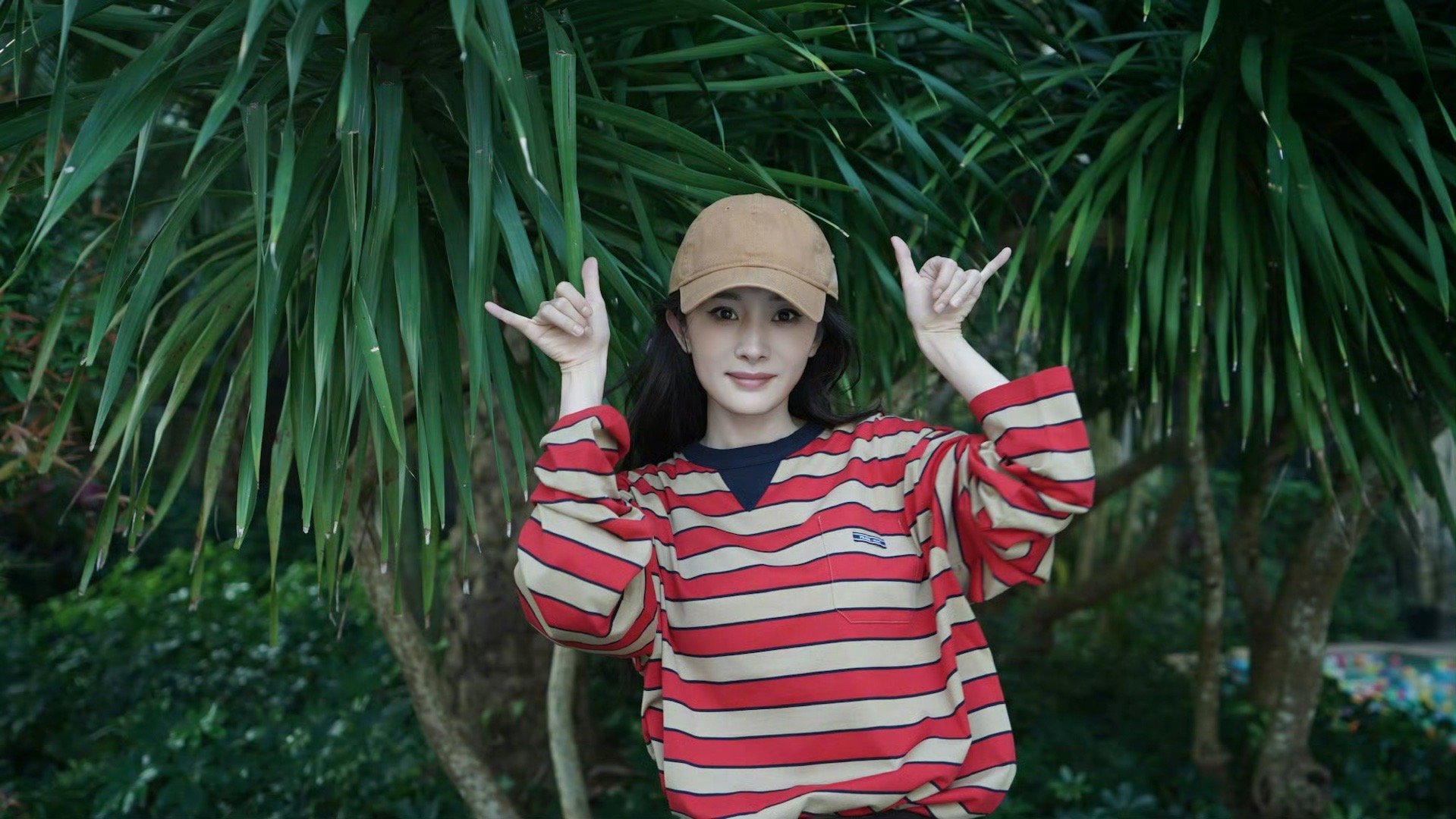 杨幂三获微博queen 肖战杨幂 都是三获微博king和queen！棒棒哒 肖战