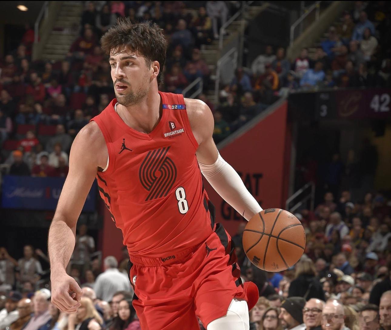 10月28日讯 NBA常规赛继续进行，开拓者122-108击败了湖人。开拓者球员