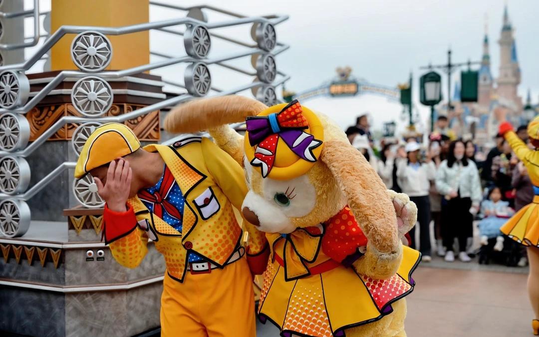 法棍伤人事件
上海迪士尼 永远相信童话 达菲和朋友们 可琦安 一起吃面包 彩色庆