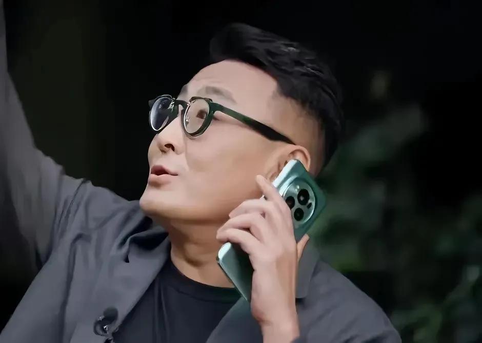 荣耀Magic 6系列真机图曝光了，这颜值你给打几分？跟荣耀Magic5系列比的