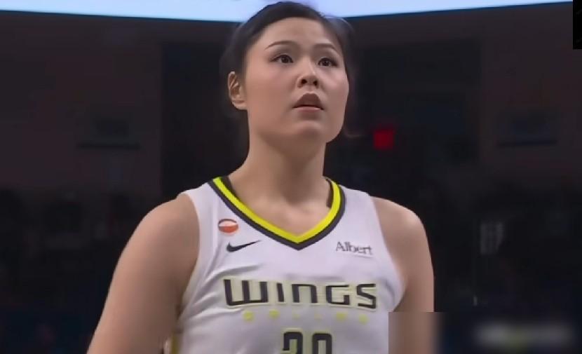 这叫什么事啊！
咱们女篮的顶梁柱，到了WNBA基本把板凳坐穿。
看了她这几场