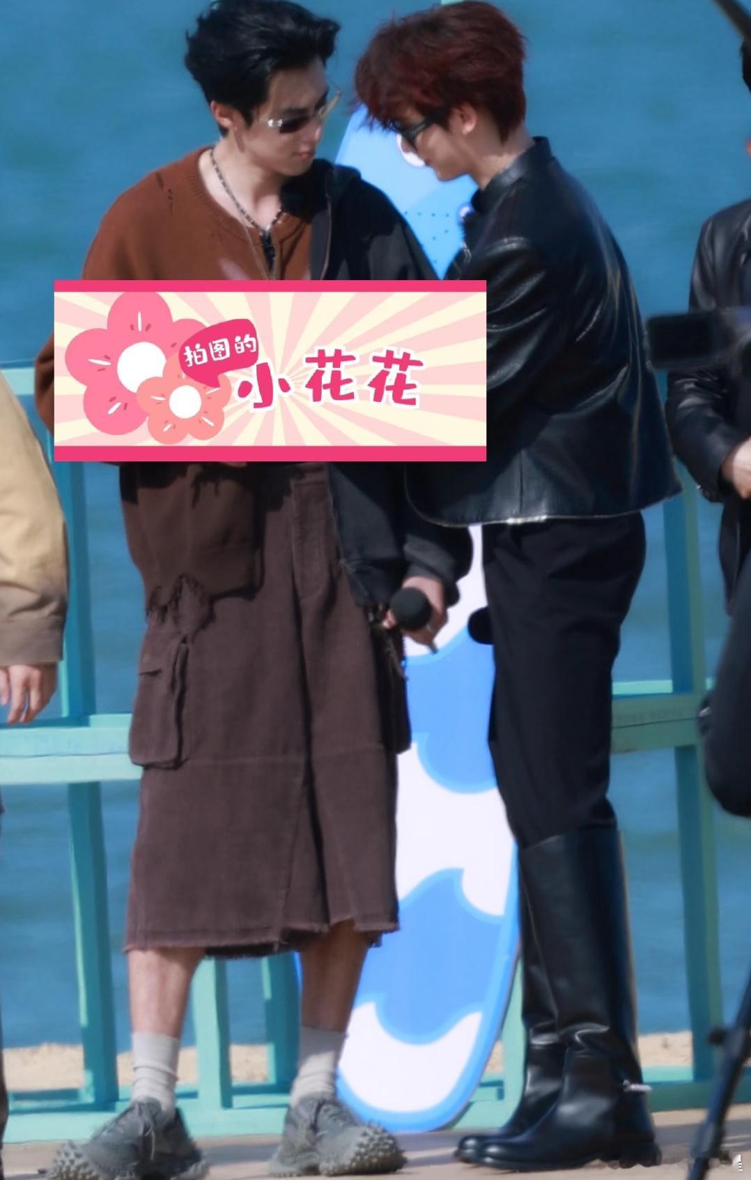 王鹤棣丁程鑫你俩有点暧昧了王鹤棣丁程鑫一个挑下巴一个摸腹肌 两位就这样旁若无人 