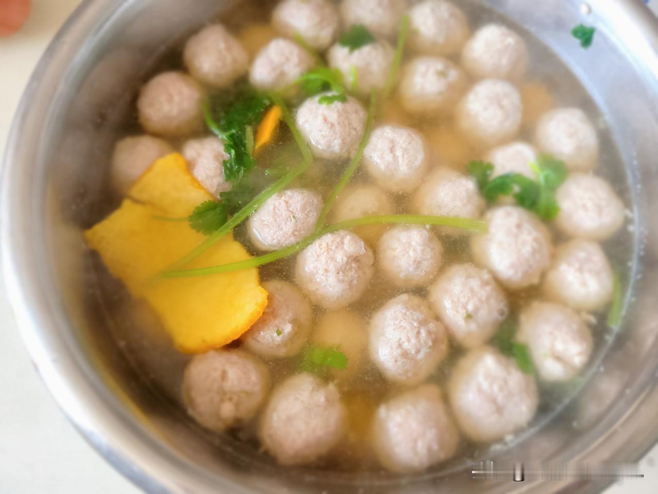 儿子昨晚跟我聊天，说起一位我也很熟悉的他同学，他说这个曾经很优秀的同学如今特别不