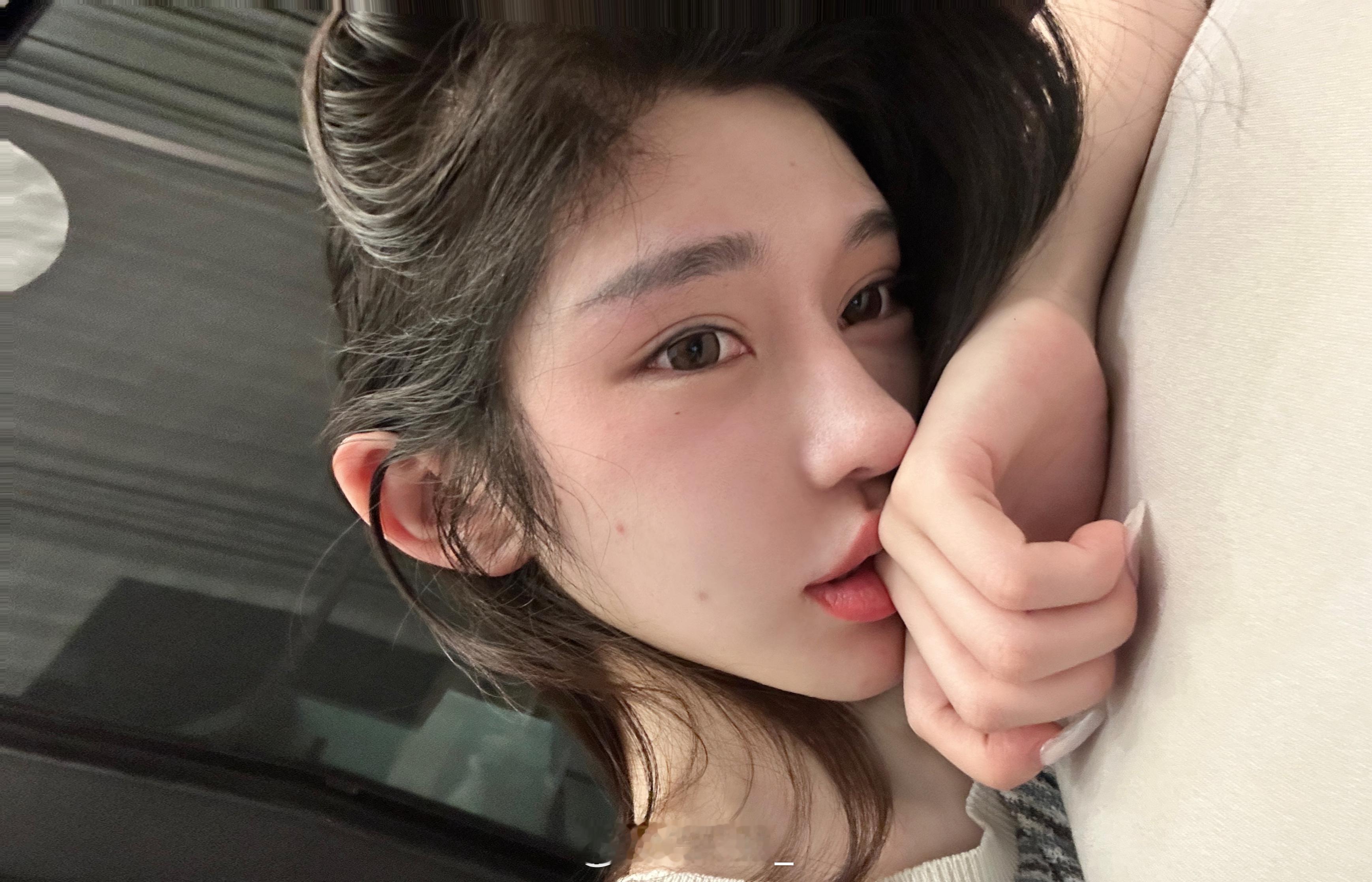 爱人的眼睛里有千万个春天 