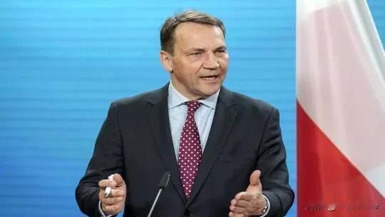 波兰外交部长Radoslaw Sikorski11月2日表示，波兰的安全比向乌克