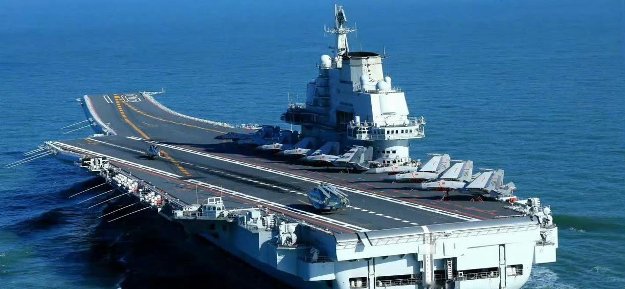 一个美国网友写的：从辽宁舰到山东舰，再到现在这艘配备尖端电磁发射技术的下一代航母