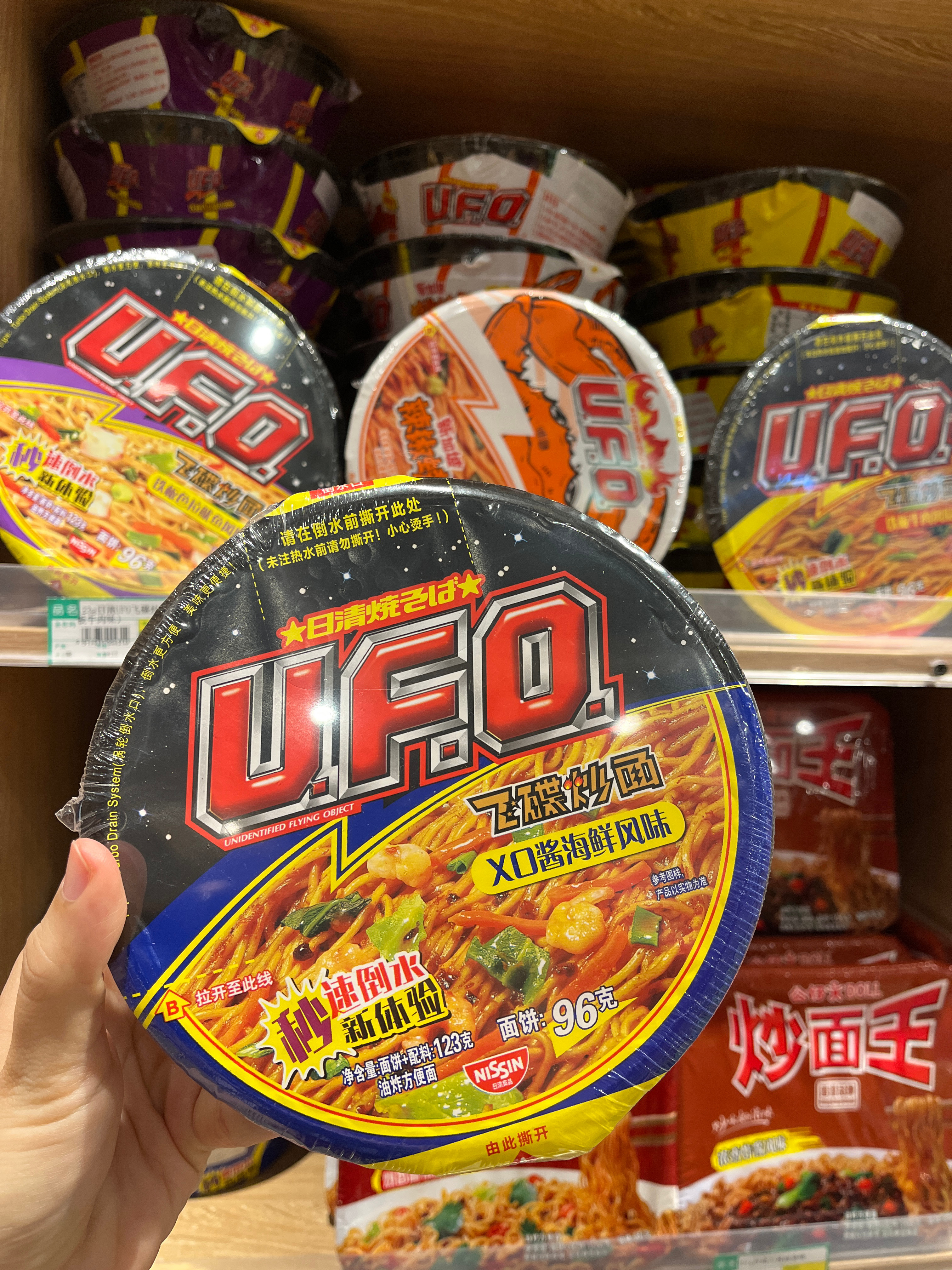 这些全是我小时候爱吃的！很激动！今天进到零食店竟然有很想买的冲动！很久没有这种想