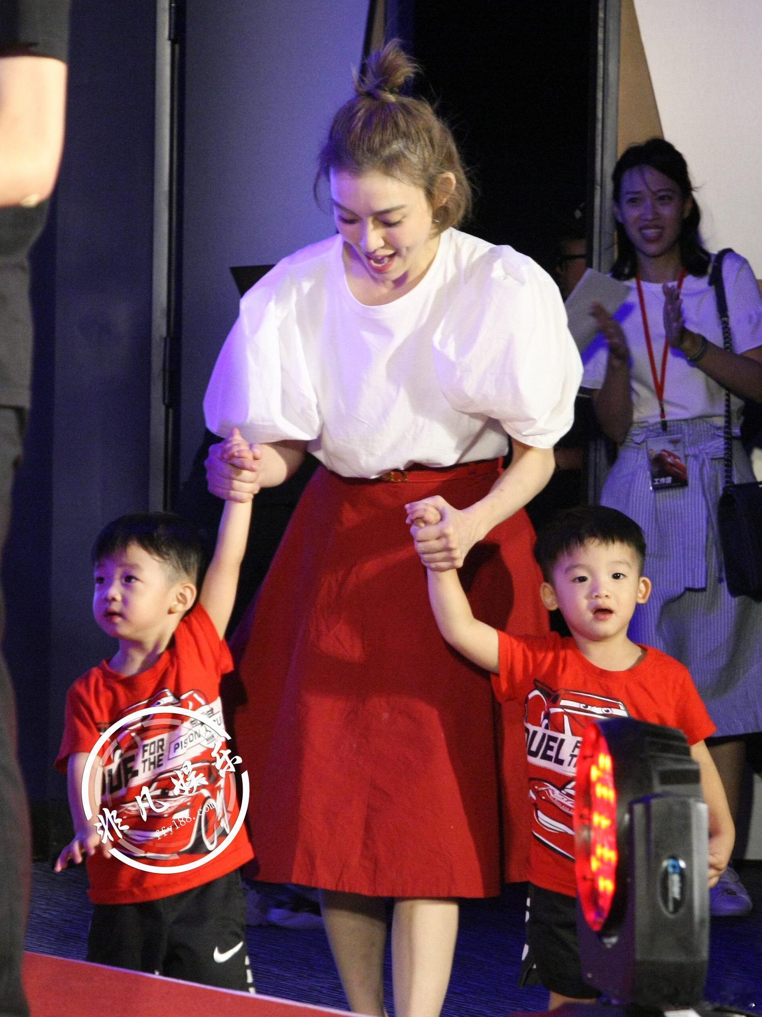 陈建州原计划带儿子出差日本 “出差带儿子？我加班连猫都不带。”“东京、拉面、扭蛋