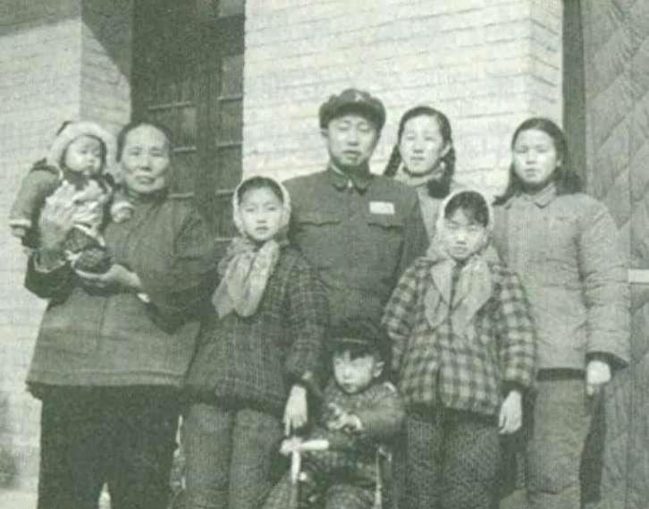 彭绍辉上将逝世后，妻子在遗体告别时发现异样，随即向中央提出特殊请求
1960年深