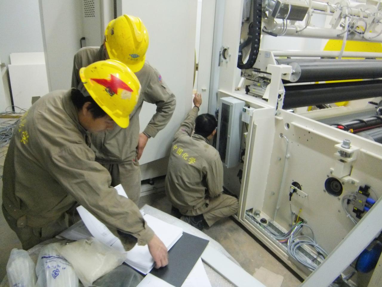 我不会刻意去帮助一个人，如果说帮助，那都是力所能及且是顺带的，这是应该的，比如路