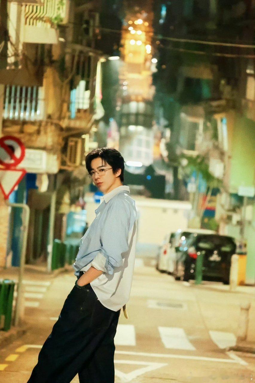 刘宇宁也没逃过纸巾胡萝卜梗刘宇宁这冲浪速度绝了！纸巾胡萝卜梗都能接住，看来私下没