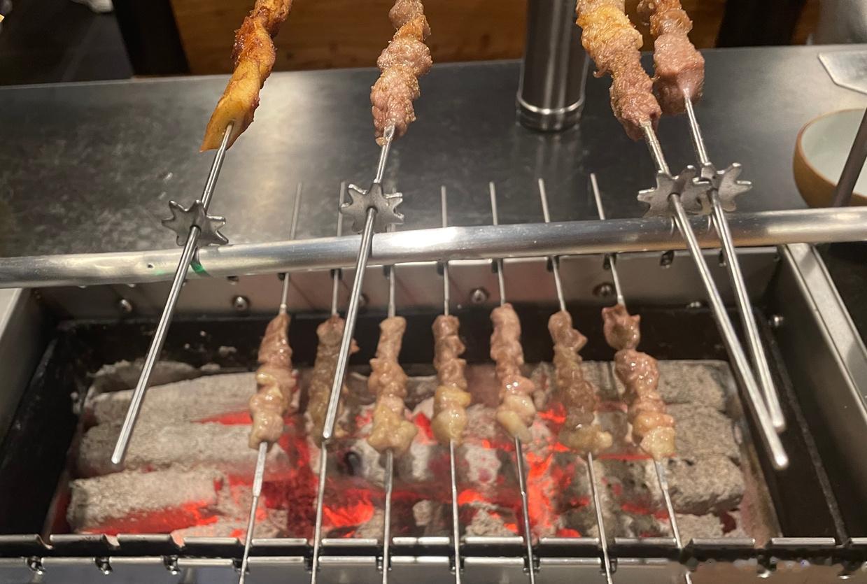 Z“去看电影”嘎“不去”Z“去吃烧烤”嘎“不去”Z“肥肠配炒饭”嘎“走～”于是出