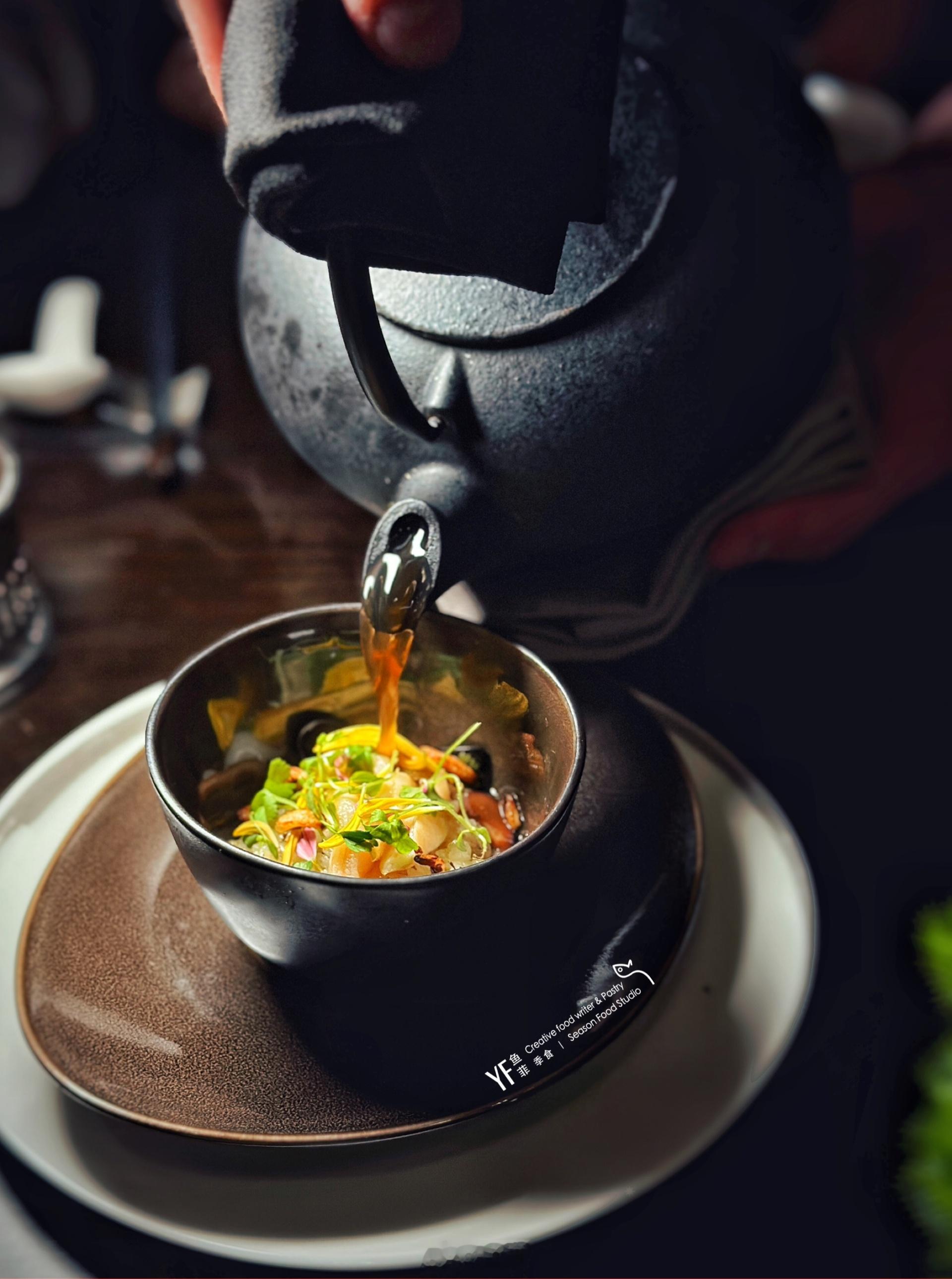 亚洲50佳女主厨May Chow两晚客座快闪晚宴，在厨房里忙碌的身影，散发着强大