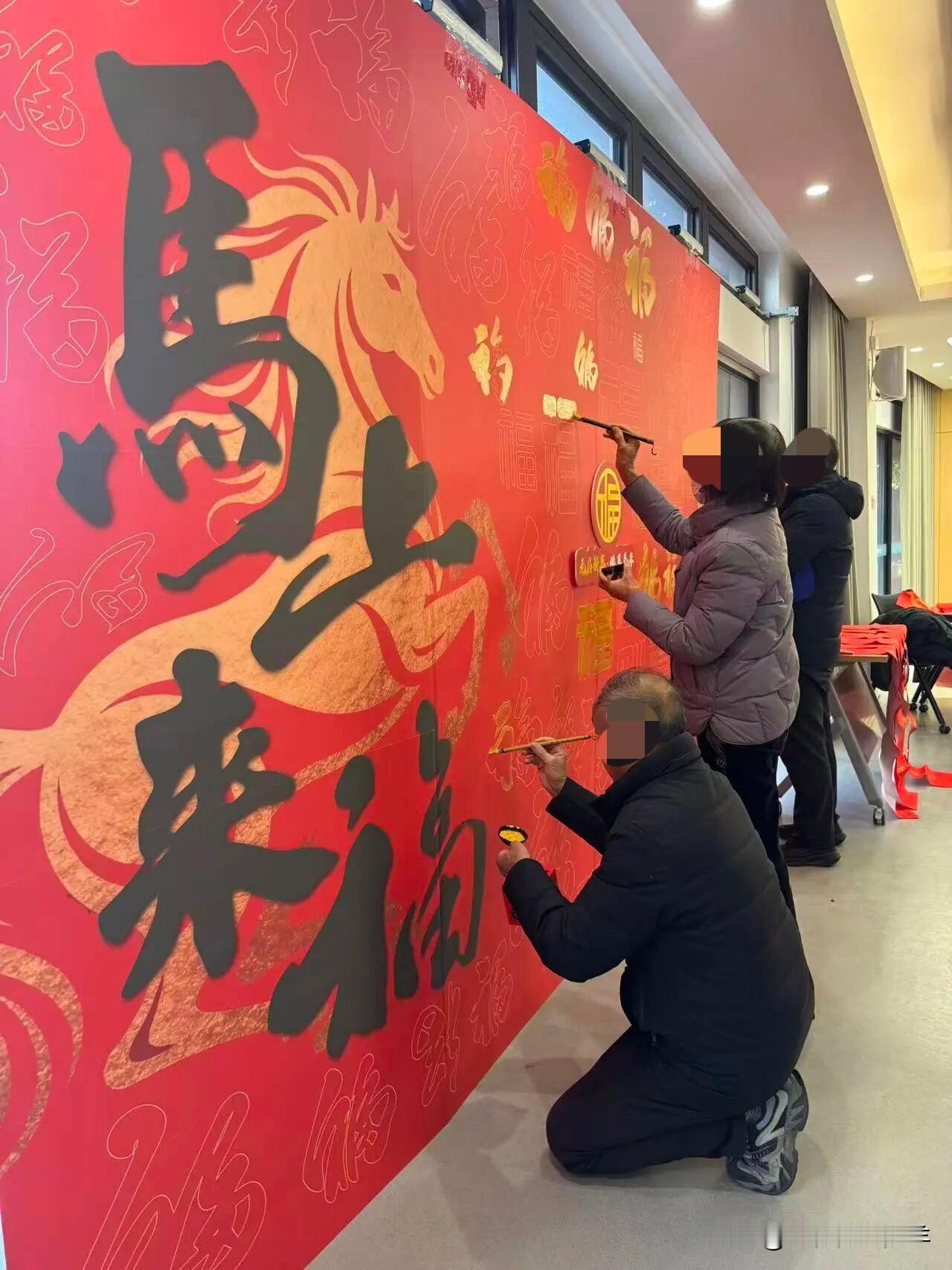 今年春节，我留上海，我老公回老家陪我婆婆，儿子一家三口国外，又是一个三地“年”。