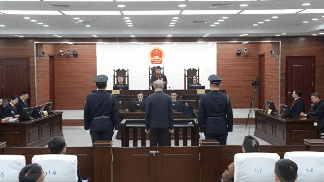 管控之下仍有漏洞，内鬼联手境外企业，偷运军工核心材料。

很多人以为，战略物资出