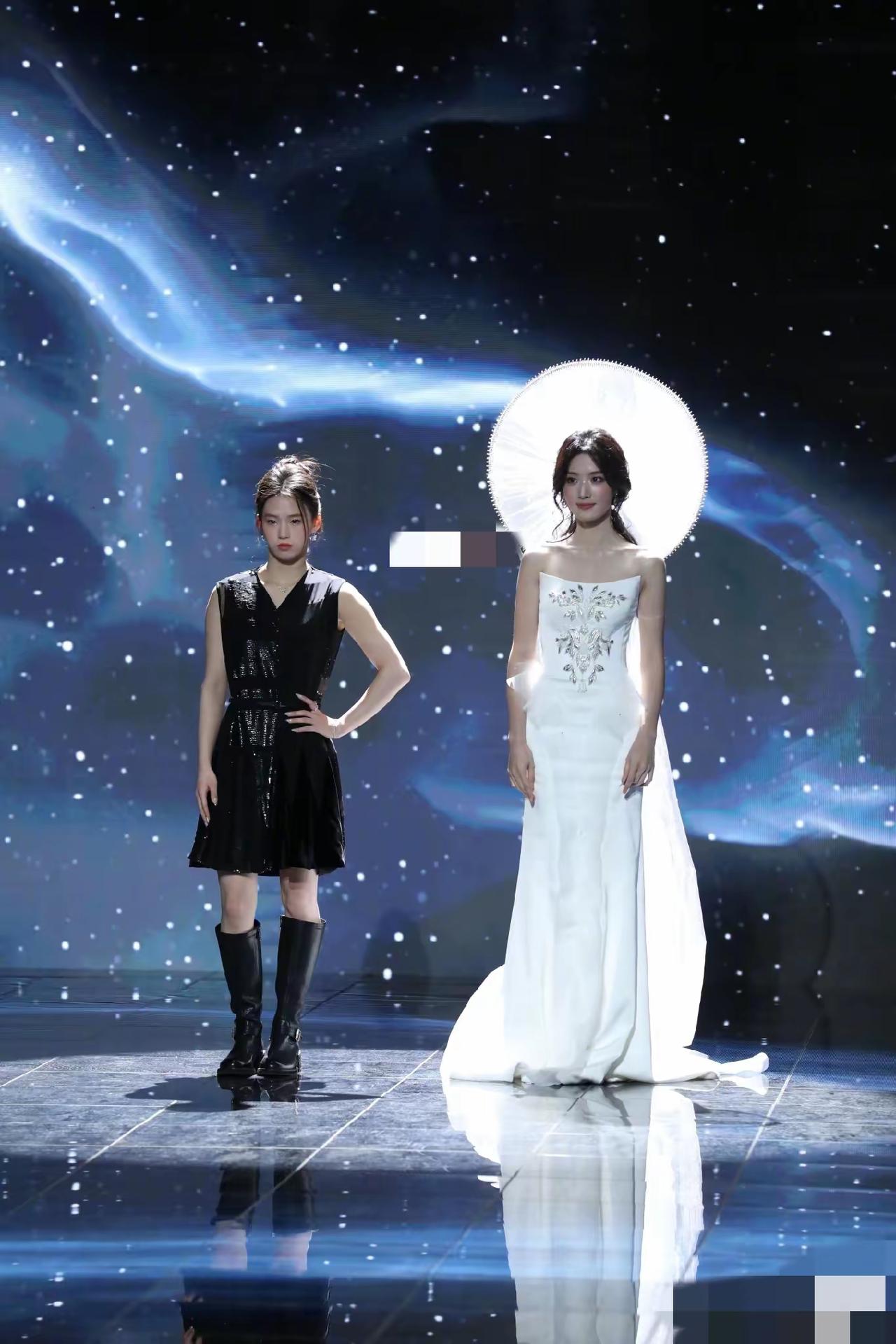 月亮女神和保镖[黑线]……