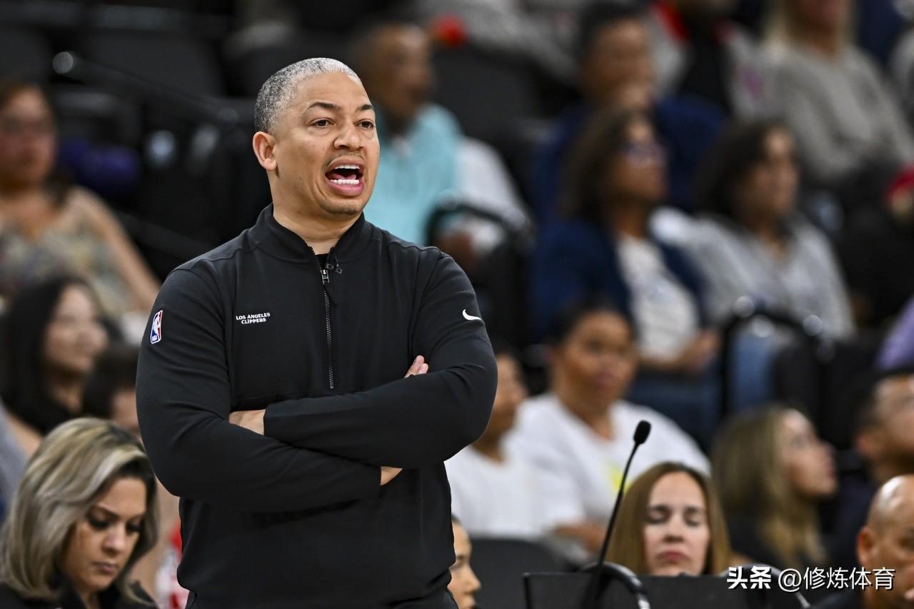 快船老板鲍尔默该着急了吧！泰伦卢不给伦纳德球权，输给鹈鹕遭遇3连败，排名又不稳了