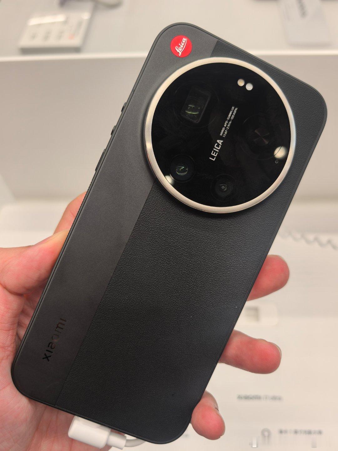 小米17Ultra销量不好预测，不过徕卡变焦环有点意思，可惜没看到白色真机。另外