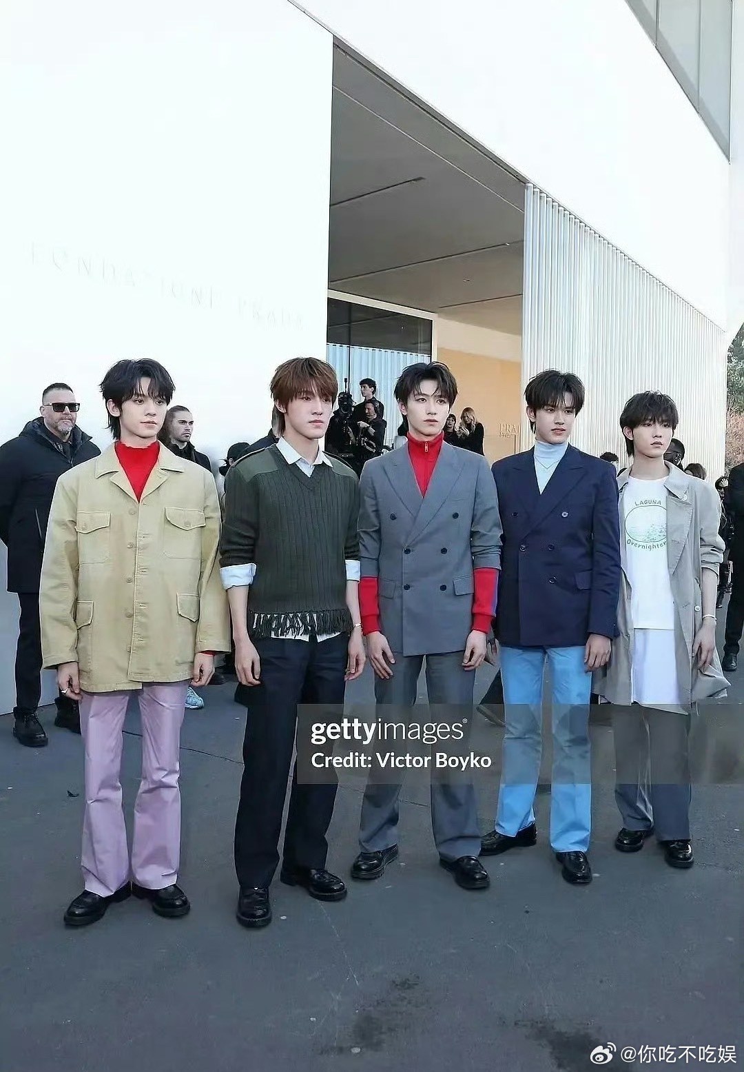 这是把几年前的衣服倒出来博眼球吗？ 