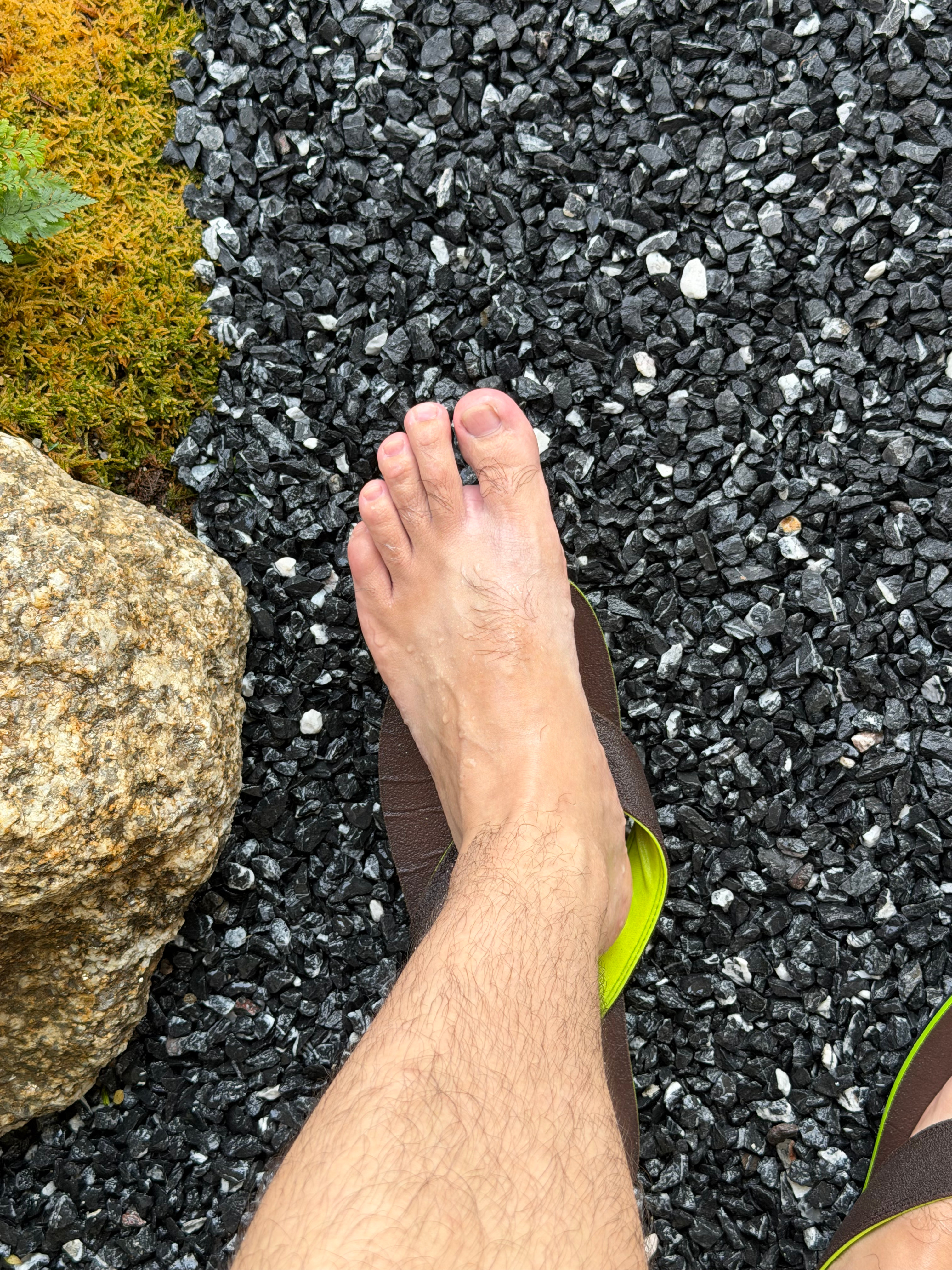 一下午就能晒出一个人字印 难怪最近每个人都讲我晒黑了不少 想死 