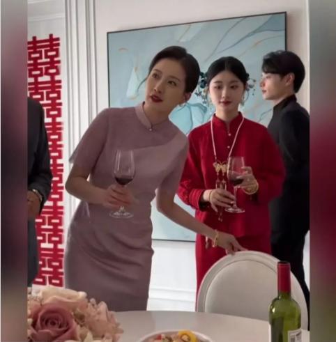 喜婆婆带着儿媳妇来给大家敬酒了，真是让人羡慕的一家子