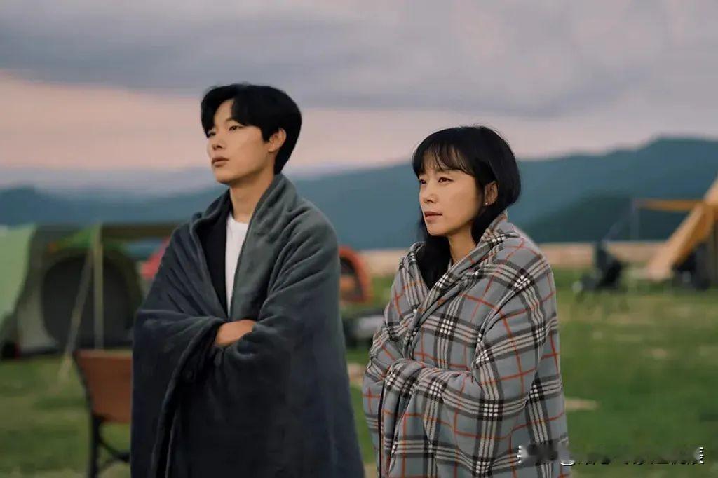 中年女人若在婚姻中过得不幸福，不妨尝试精神上“分离”
 
最近很火的“精神离婚”