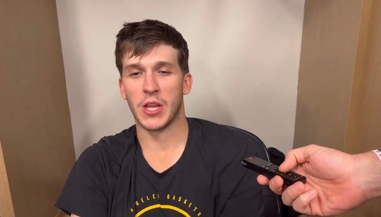 里夫斯回忆雷迪克在今天中场休息时的训话：“我记忆非常清晰。他当时说'我不会冲你们