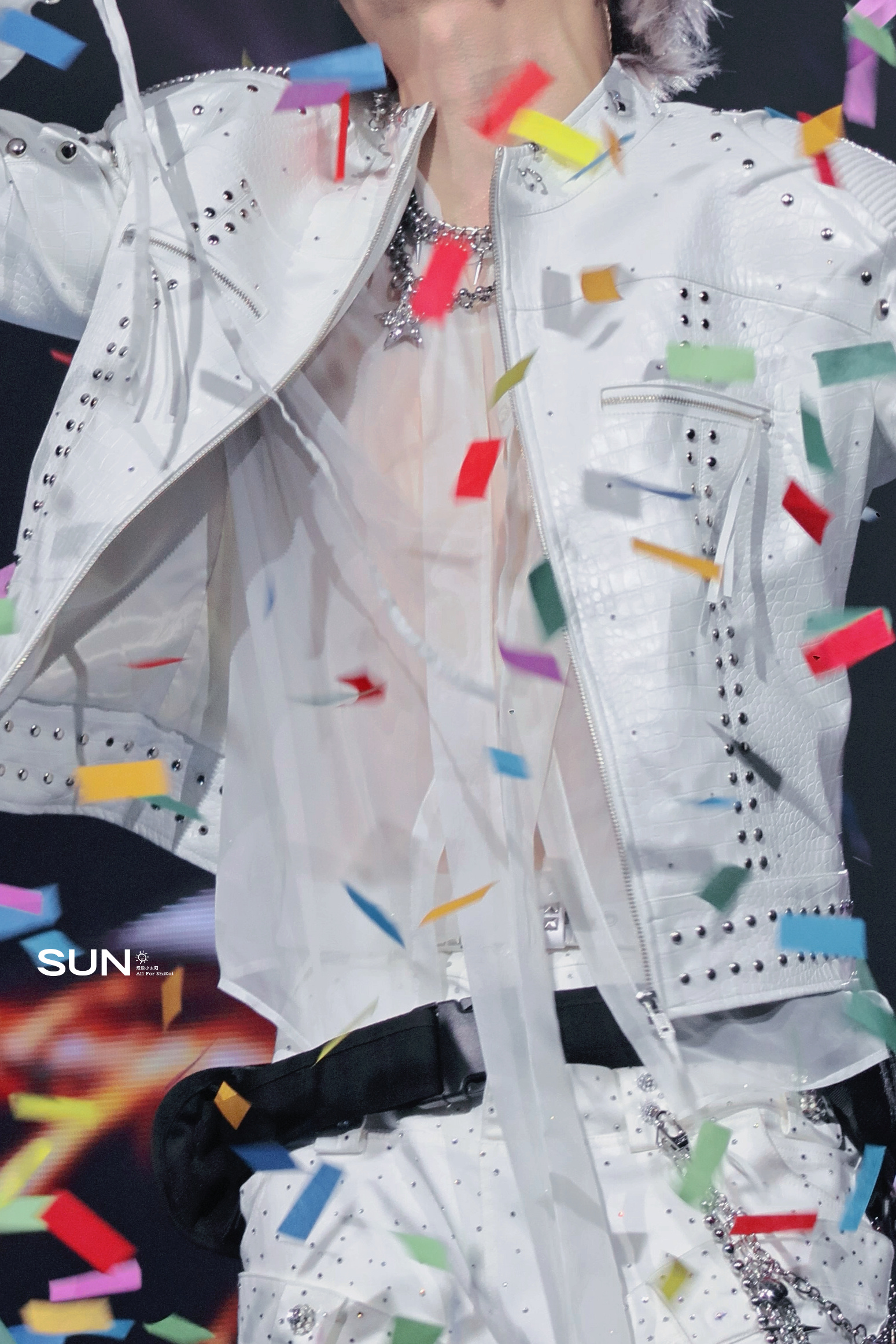 若隐若现-石凯 🎢 来超话实况热聊看演唱会