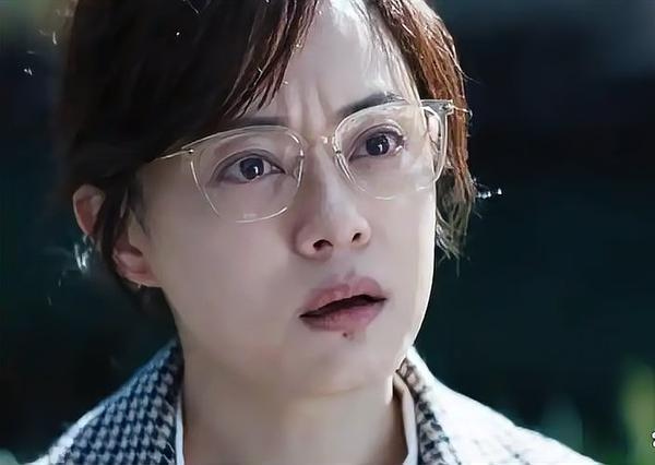 2026年4月7日，“孙俪拍戏手又肿了”这一话题冲上热搜。据悉，这是她在拍摄新剧