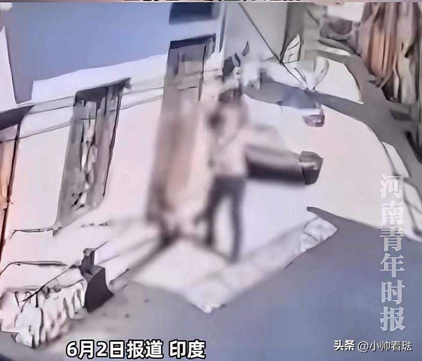 印度，一男子因追求已婚女子遭到拒绝，结果，以“买糖果”为借口诱骗女方18个月大的