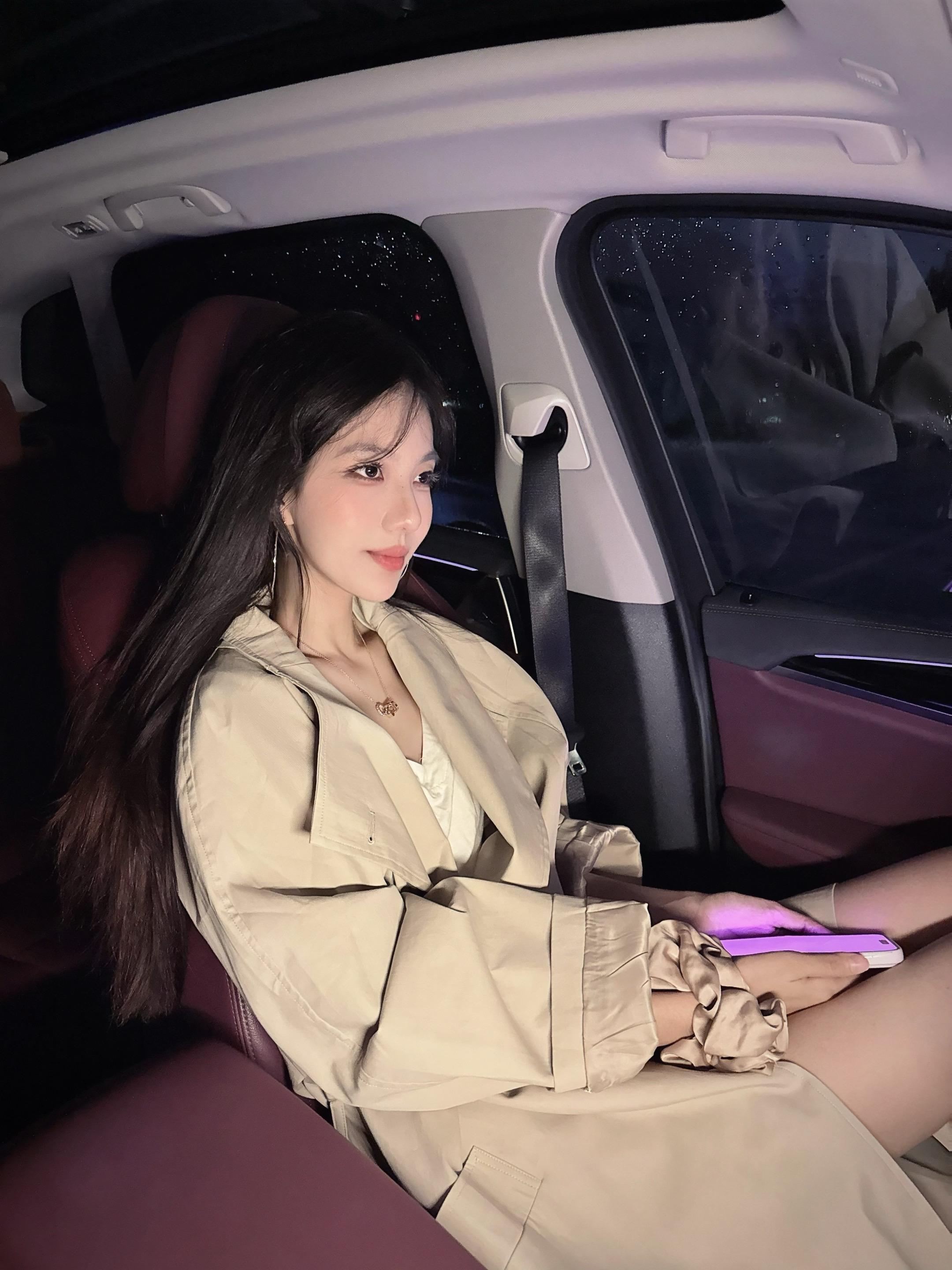 你可能觉得我发是为了博取关注 但实际上我只是喜欢伴着音乐欣赏自己